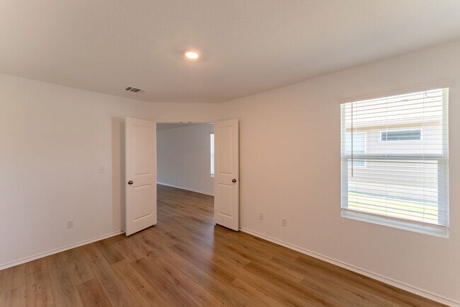 Building Photo - Modern Elegance in Kyle: 3BR Home with Office, Double Vanity, and Stylish Kitchen Island