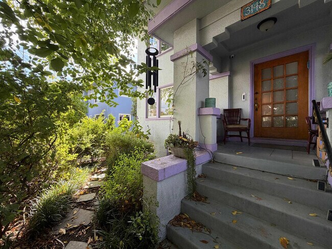 Building Photo - 3148 College Ave