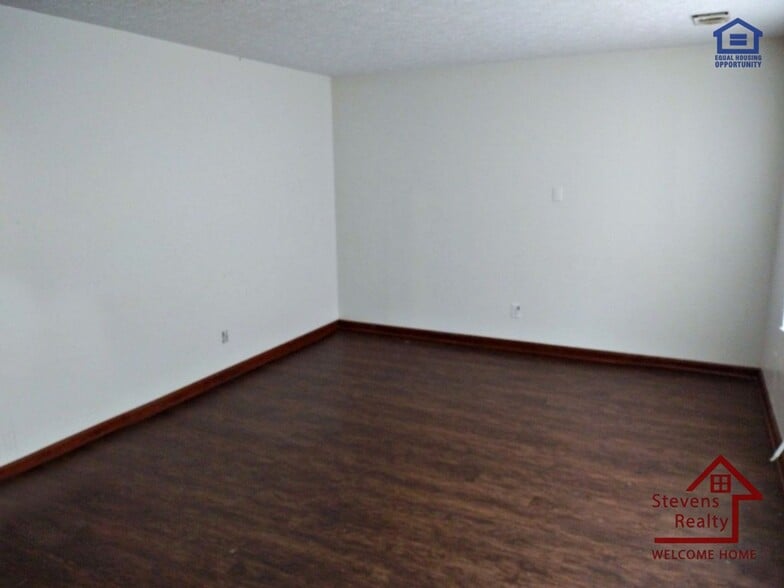 Building Photo - 506 Davis St