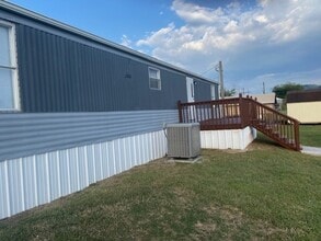 Building Photo - 193 Lovers Ln
