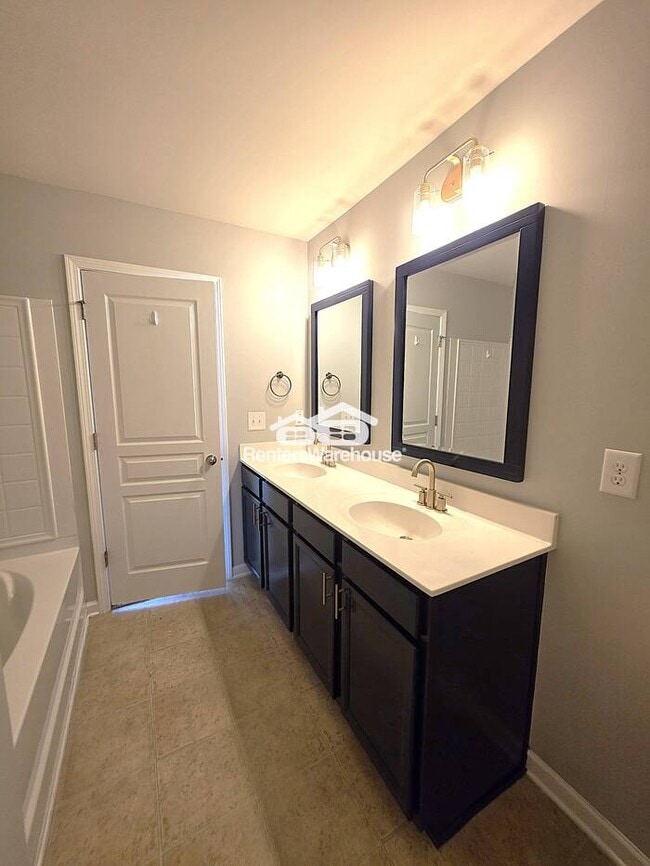 Building Photo - Beautiful 3-bedroom townhome in North Rale...