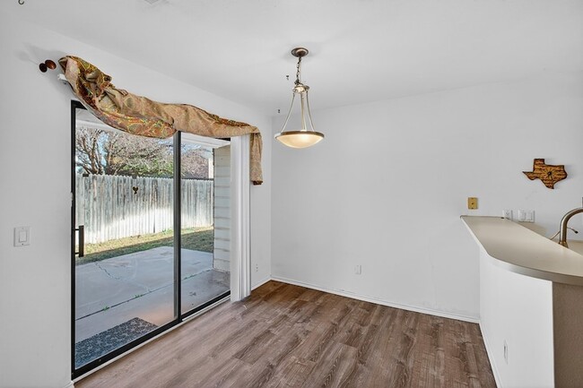 Building Photo - 1709 Castleford Rd