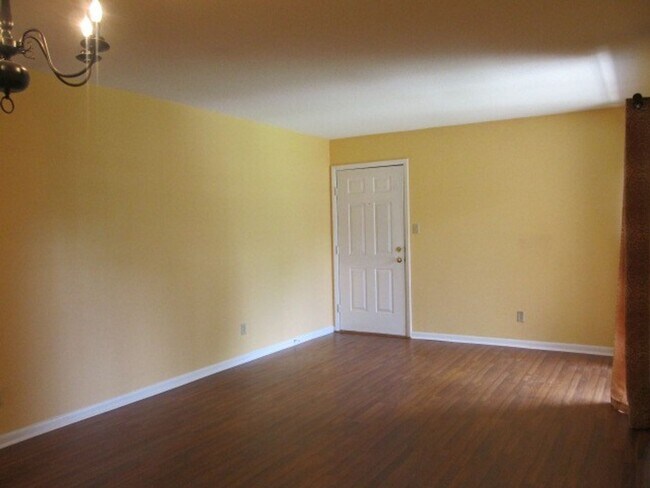 Building Photo - Chapel Hill / Hamlin Park Apt. AVAILABLE
