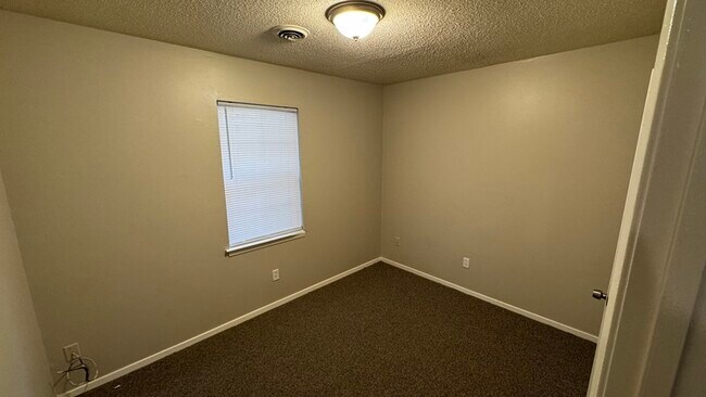 Building Photo - 4264 Double Tree St