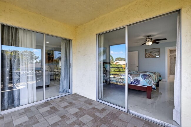 Building Photo - 5675 Queen Palm Ct