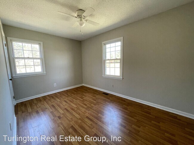 Building Photo - 3 br, 1.5 bath House - 1202 NC 55 E
