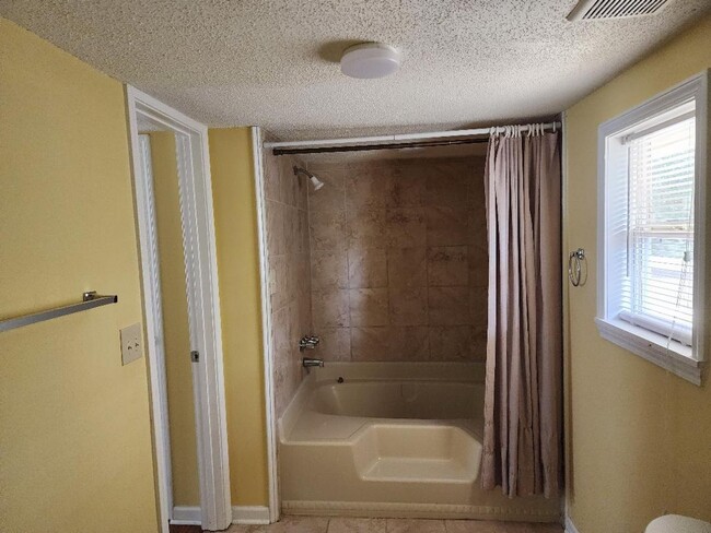 Building Photo - LOVE SIZE!