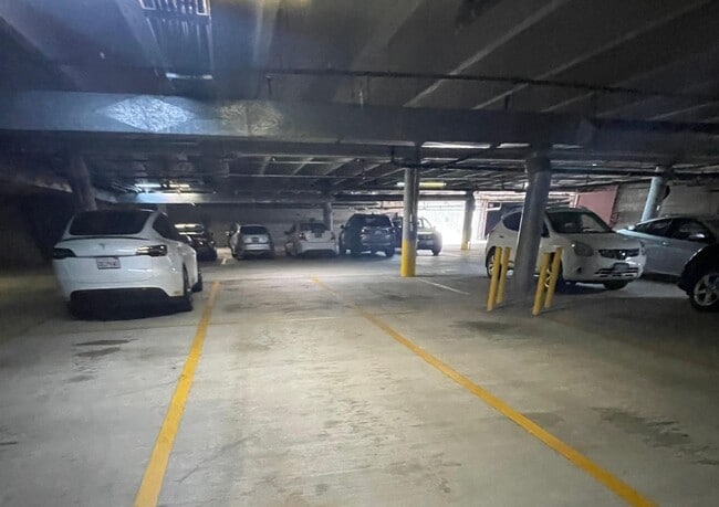 Building Photo - 3952 Richmond St