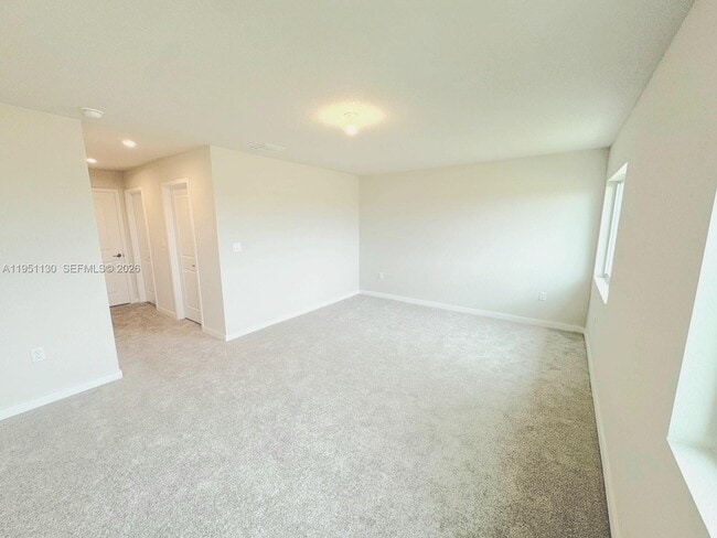 Building Photo - 1054 W Davis Pkwy