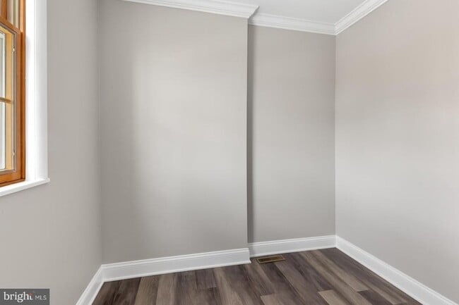 Building Photo - 2637 E Madison St