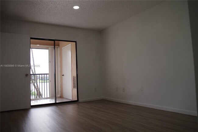 Building Photo - 1500 Jefferson Dr