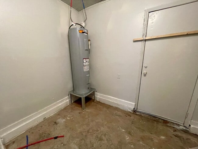 Building Photo - 2370 Hybrook Ln