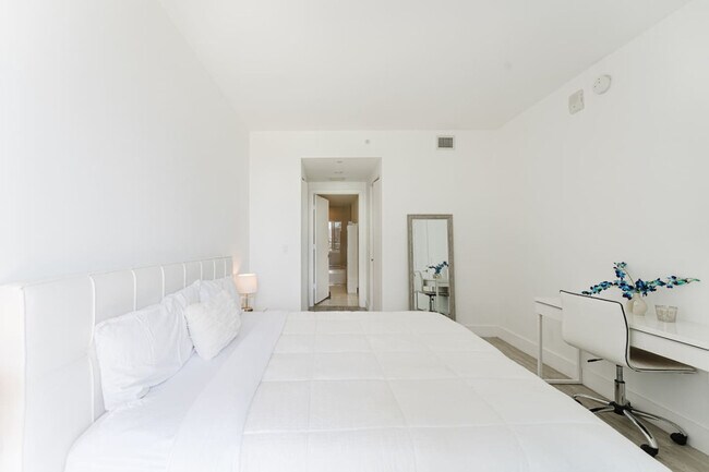 Building Photo - 101 NE 34th St