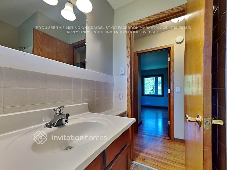 Building Photo - 2911 W 85th St