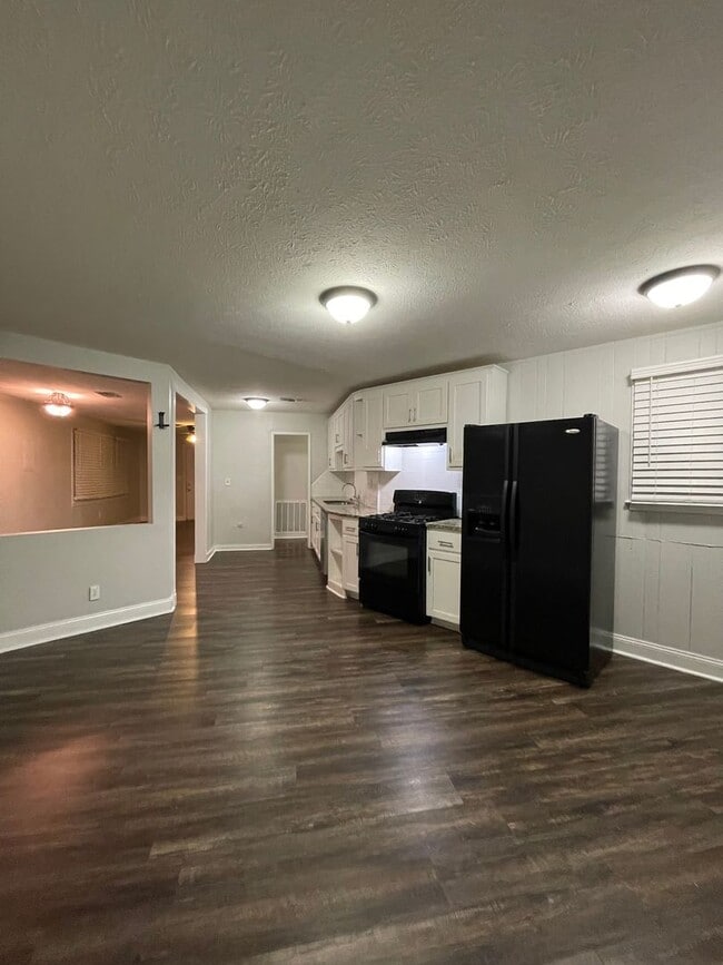 Building Photo - 3461 Dundale Rd