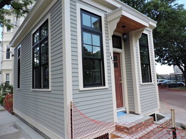 Building Photo - 147 Webster Ave