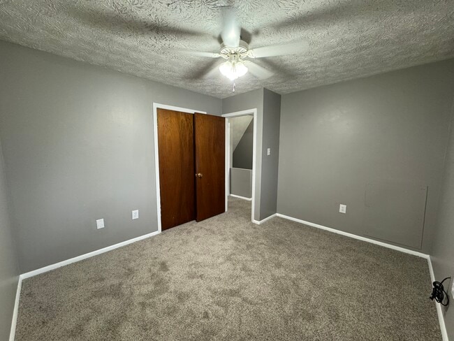 Building Photo - 5031 W Pea Ridge Rd