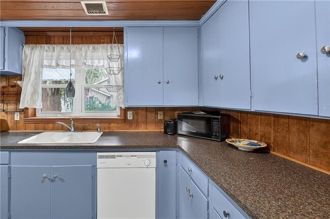 Building Photo - 1601 Walnut Ave