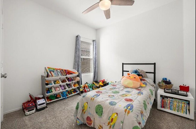 Building Photo - 104 Blue Blaze Trl