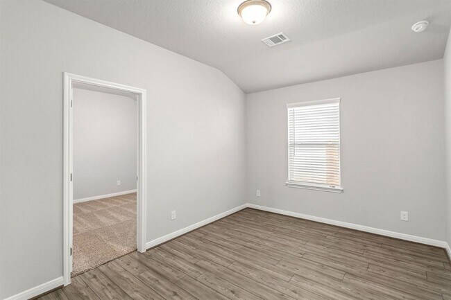 Building Photo - 25810 Posey Dr