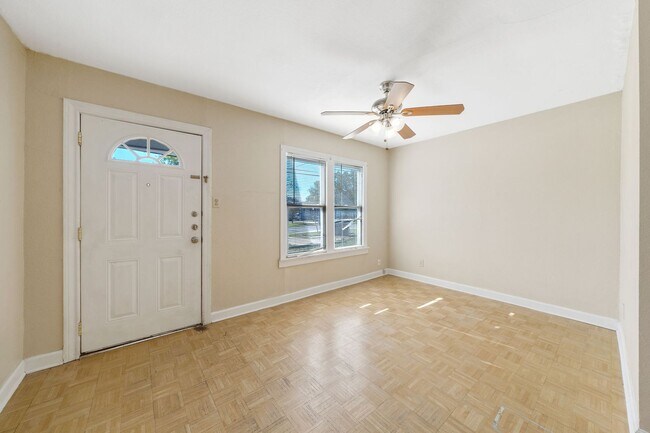Building Photo - 313 La Manda Blvd
