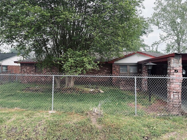 Building Photo - 415 Zinn Dr