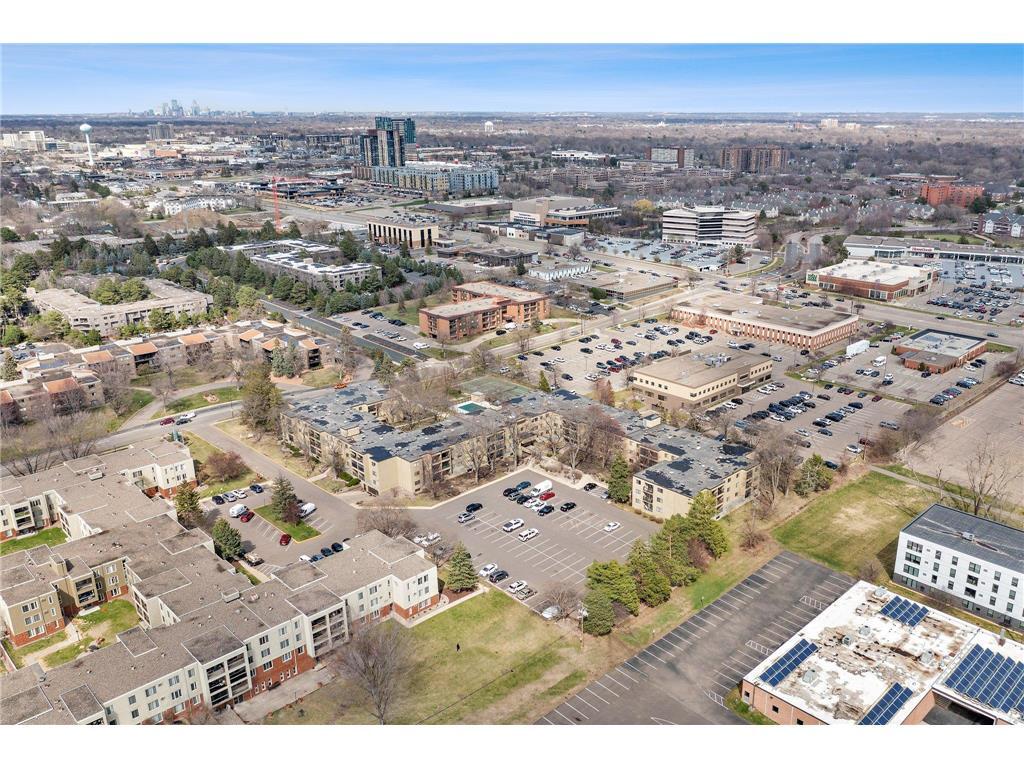 Building Photo - 4101 Parklawn Ave