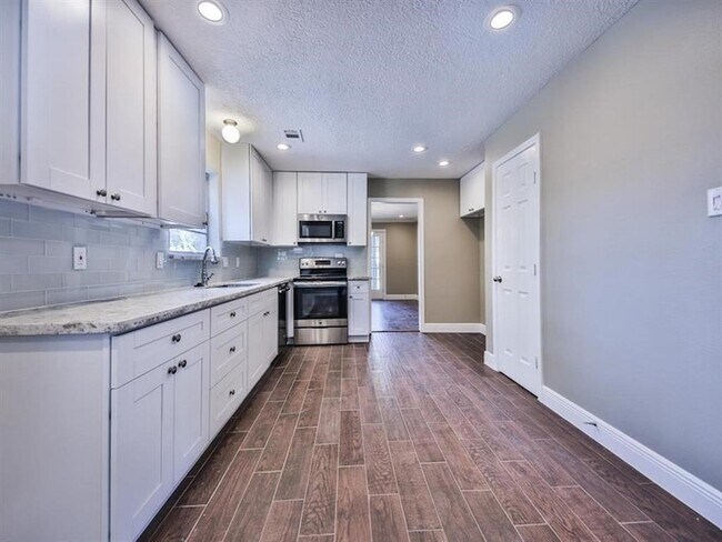 Building Photo - 10519 Laneview Dr