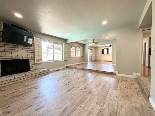 Building Photo - 5011 Jennings Way