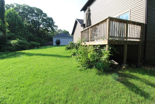 Building Photo - 11 Hillswick Dr