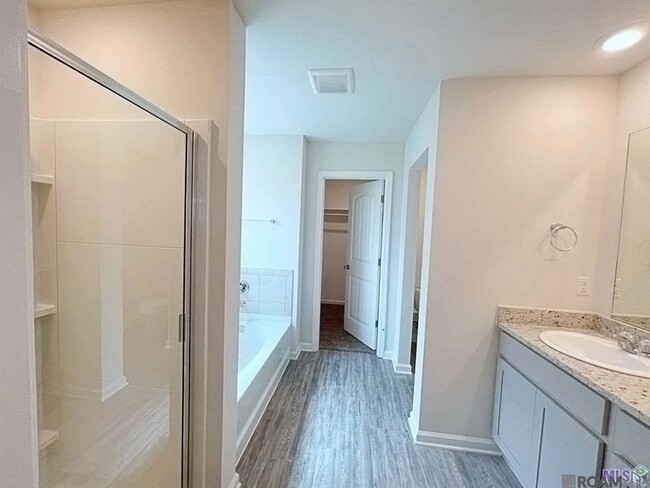 Building Photo - 629 Correns Ln