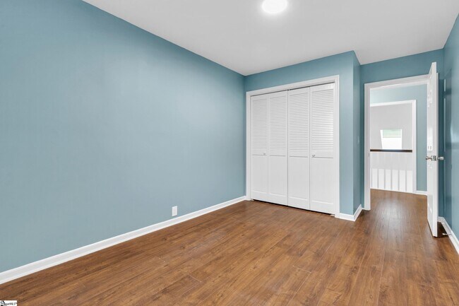 Building Photo - 125 River Way Dr