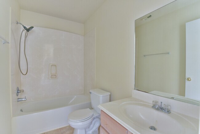 Building Photo - 5719 Clerkenwell Dr