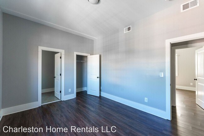 Building Photo - 28 Aiken St