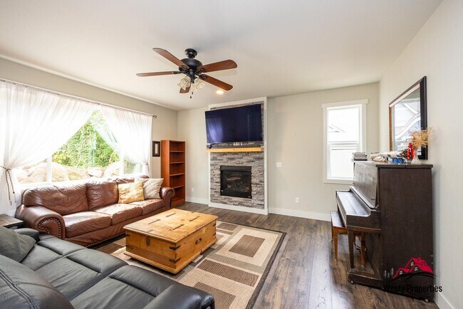 Building Photo - 20948 NE Wistful Vista Dr