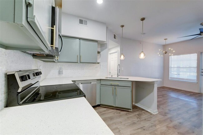 Building Photo - 2320 Gracy Farms Ln