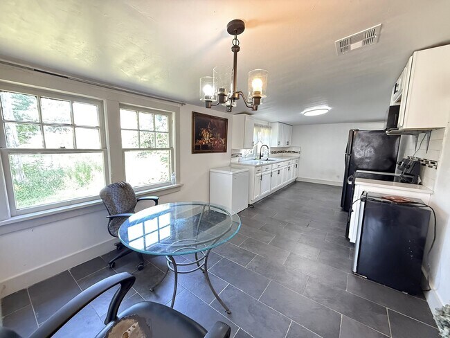 Building Photo - 1820 Overholser Dr