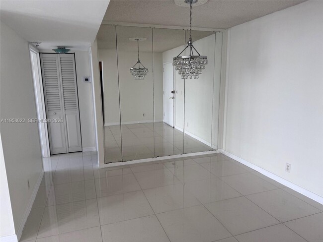 Building Photo - 2821 N Miami Beach Blvd