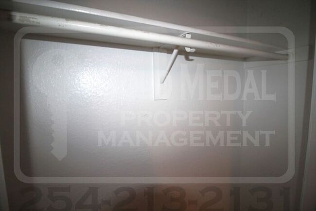 Building Photo - 3402 Hereford Ln