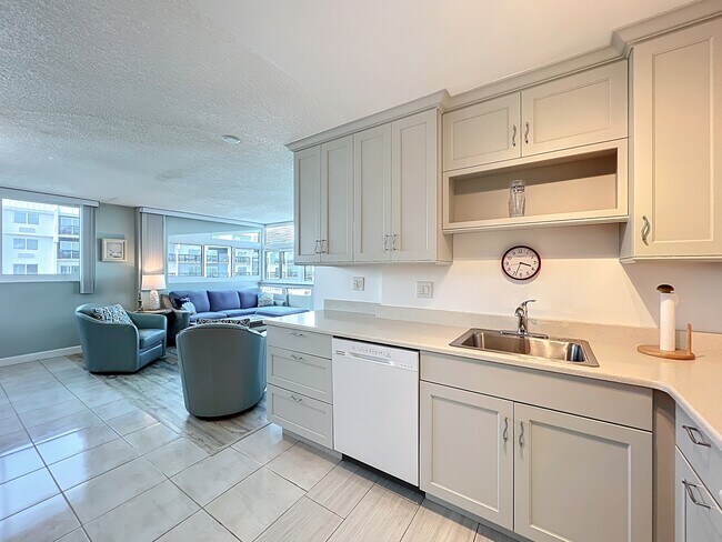 Building Photo - 2020 N Atlantic Ave