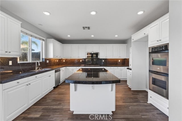 Building Photo - 16154 Skyridge Dr