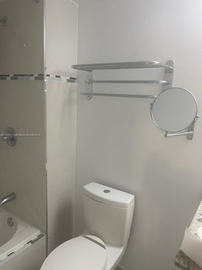 Building Photo - 2101 Brickell Ave