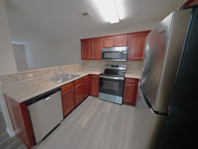 Building Photo - 138 Alton Cir