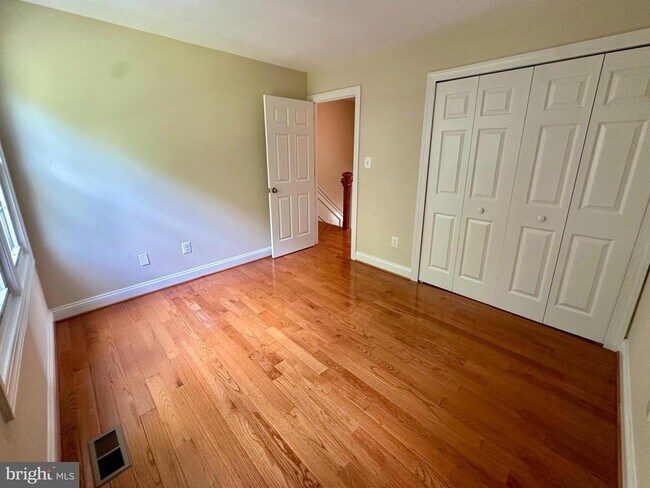 Building Photo - 1213 Forestville Dr