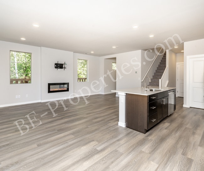 Building Photo - Lovely 4 bedroom 2.5 bathroom Tehaleh Home
