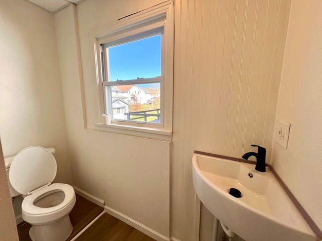 Building Photo - 1320 Irwin St