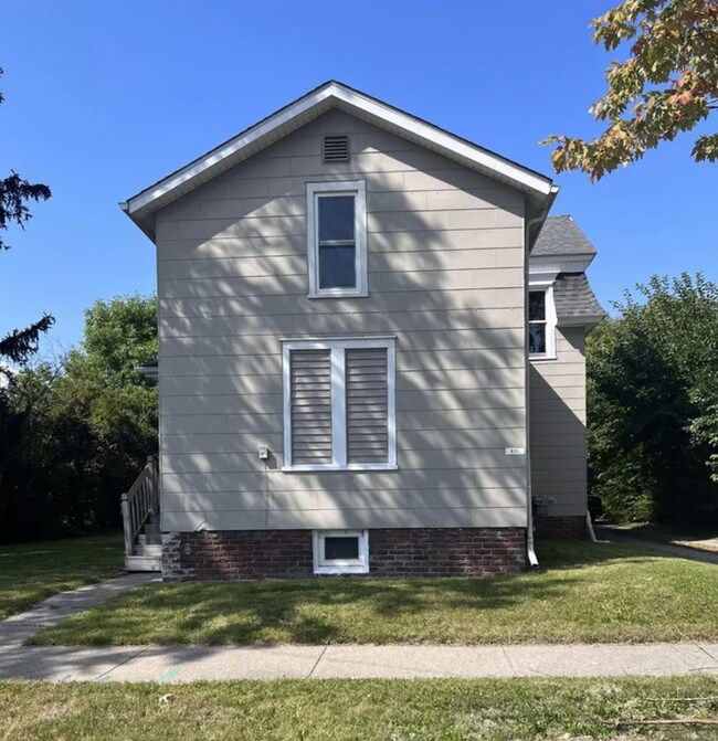 Primary Photo - 821 N Bond St