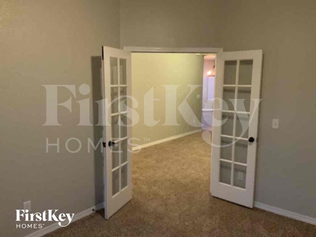 Building Photo - 3644 Saguaro Cir