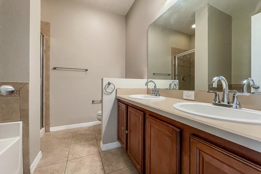 Building Photo - 12159 Colony Lakes Blvd