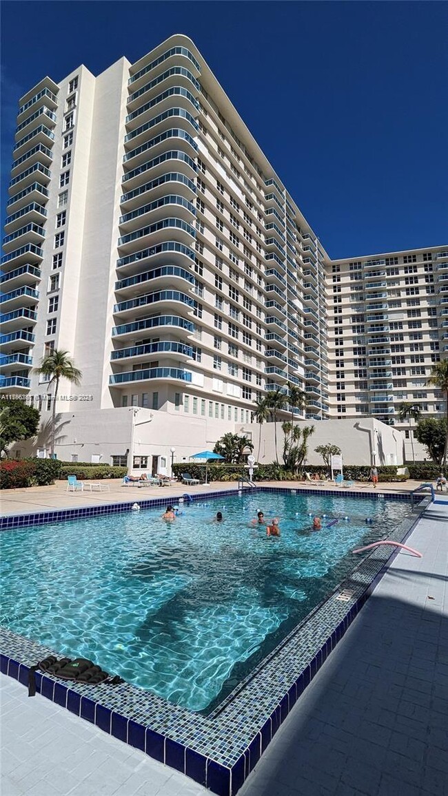 Building Photo - 3800 S Ocean Dr